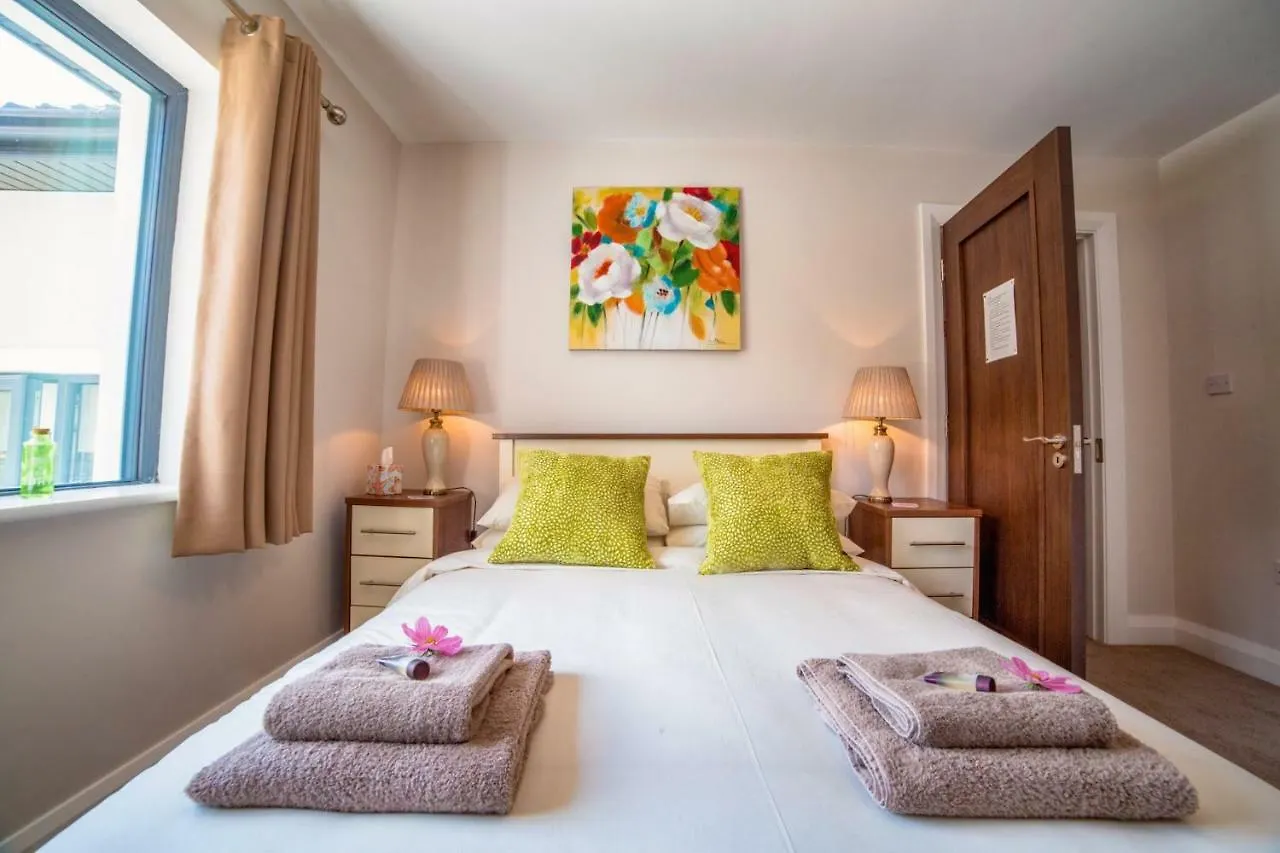 Taim Lodge Westport